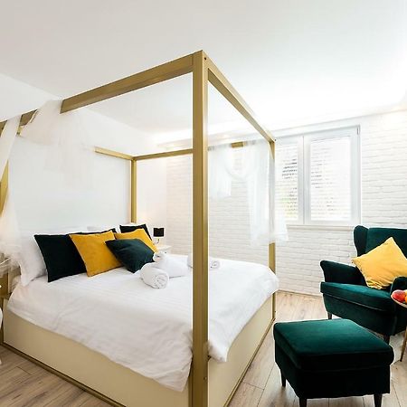 Apartments Mediteraneo Върсар Екстериор снимка