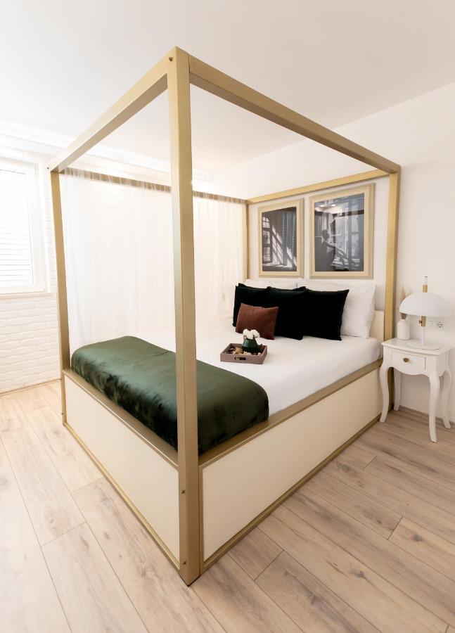 Apartments Mediteraneo Върсар Екстериор снимка