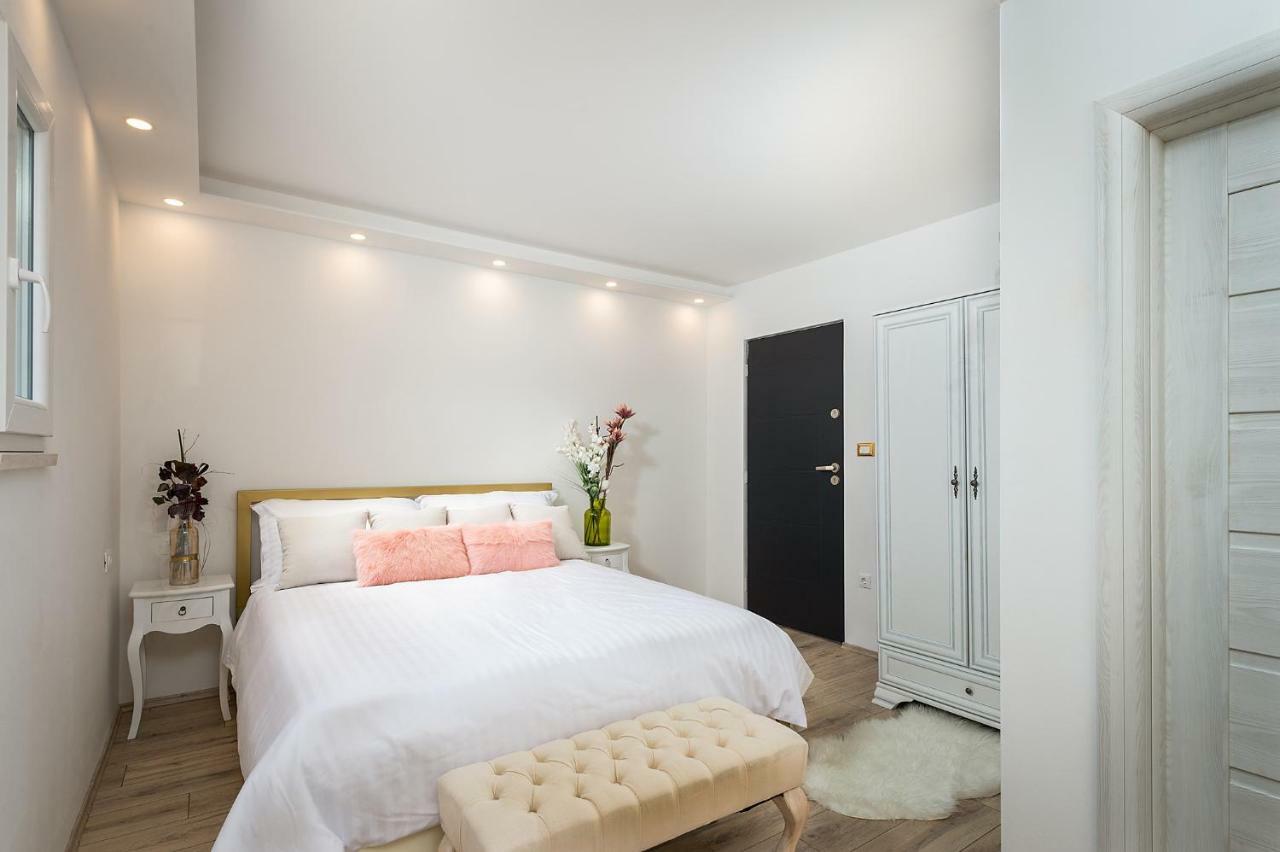 Apartments Mediteraneo Върсар Екстериор снимка